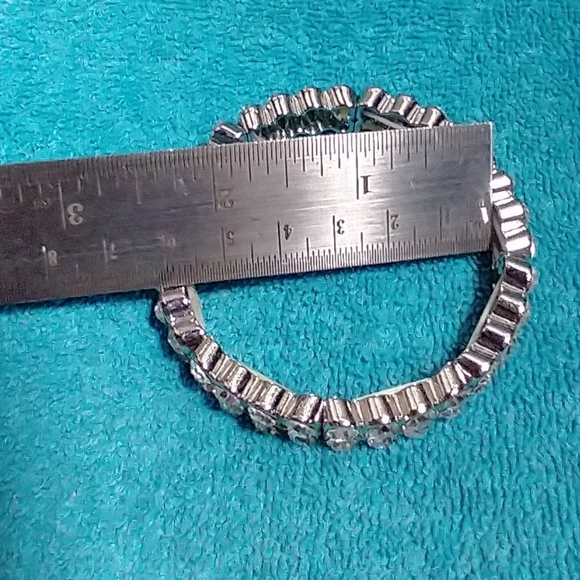 Elegant Silvertone Crystal Stretch Bracelet - Picture 3 of 5